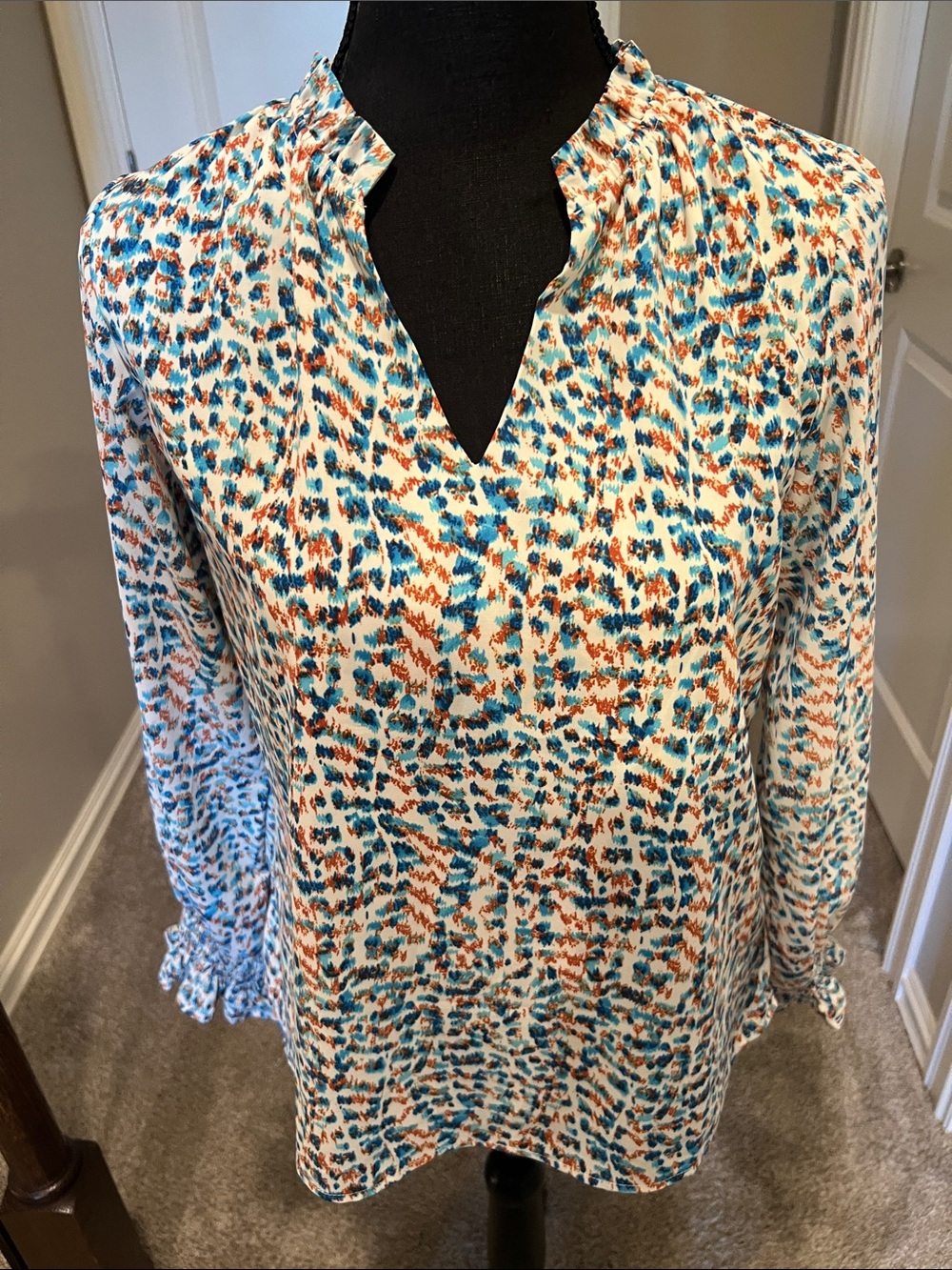 Printed V-Neck Long-Sleeve Blouse in Teal & Rust Size S